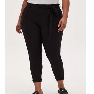 BLACK CREPE SELF TIE TAPERED PANT